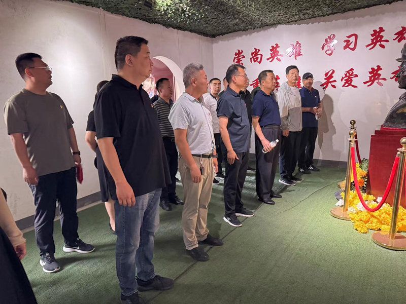 中公監(jiān)理公司黨支部與養(yǎng)護工區(qū)黨支部聯(lián)建開展“學黨規(guī)、嚴黨性、弘揚斗爭精神”主題黨日活動